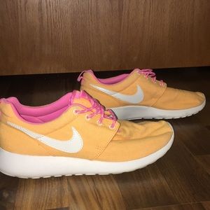 Orange/pink, cloth, Nike Roshes